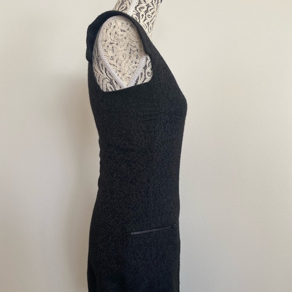 Form fitting formal black sheath dress with wool dotted pattern - Picture 3 of 5